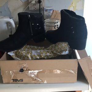 Reba Foxy Ankle Boots size 9